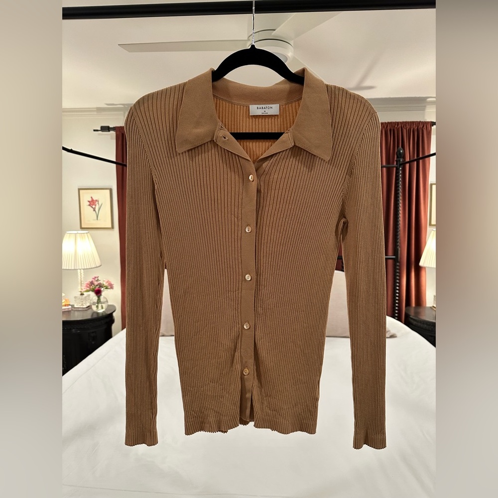 Aritzia Babaton ribbed tan collared shirt. Size M. No defects